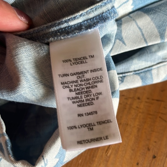 Vineyard Vines Chambray Utility Romper Girls M Blue White Floral Elastic Waist - Picture 5 of 6